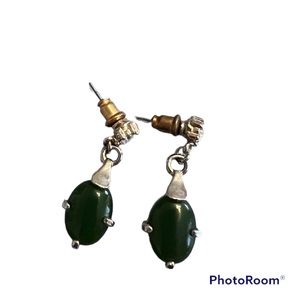 🟢Women’s emerald green stone dangle earrings w/mini jewel.